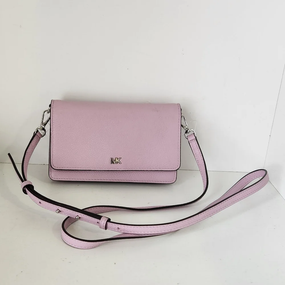 Like New! Kors Lilac Pebbled Leather Wallet /purse /phone Case Crossbody - Picture 1 of 9